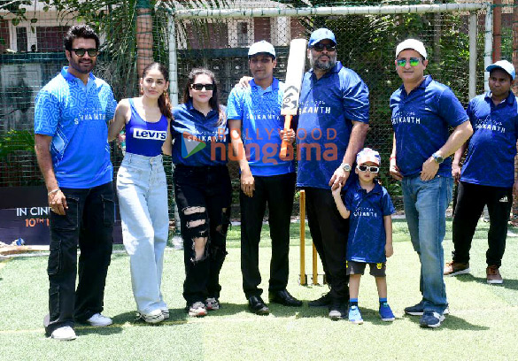 photos zaheer khan and rajkummar rao with team srikanth snapped playing cricket with visually impaired players at astro turf nsci club worli 4 3