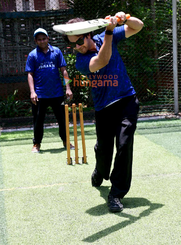 photos zaheer khan and rajkummar rao with team srikanth snapped playing cricket with visually impaired players at astro turf nsci club worli 5 3