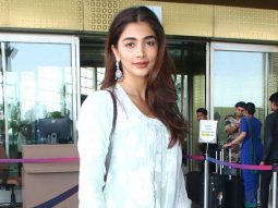 White chikankari kurti is everyone’s summer favourite look! Pooja Hegde