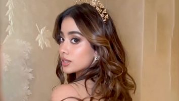 Shimmering in her Golden Goddess outfit! Janhvi Kapoor