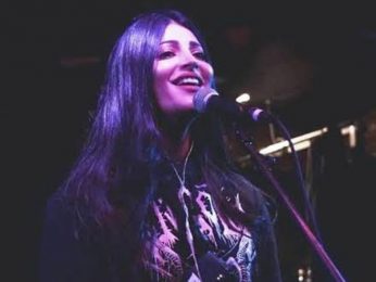 Shruti Haasan fuels music project speculation with rehearsal post Shruti Haasan fuels music project speculation with rehearsal post