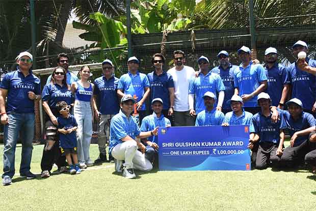 Srikanth Rajkummar Rao, Zaheer Khan, Alaya F, Sharad Kelkar lead a cricket match with visually impaired players, see pics Srikanth Rajkummar Rao, Zaheer Khan, Alaya F, Sharad Kelkar lead a cricket match with visually impaired players, see pics