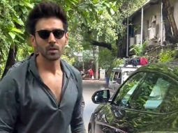Champion! Kartik Aaryan gets clicked in the city by paps