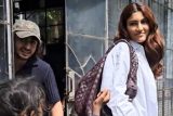 Paps capture Arhaan Khan as he gets clicked with Alizeh Agnihotri