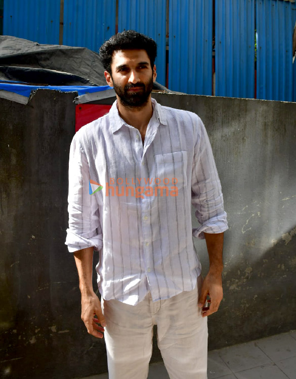 Photos: Aditya Roy Kapur snapped in Andheri Photos: Aditya Roy Kapur snapped in Andheri