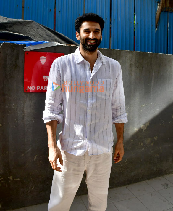 photos aditya roy kapur snapped in andheri 2
