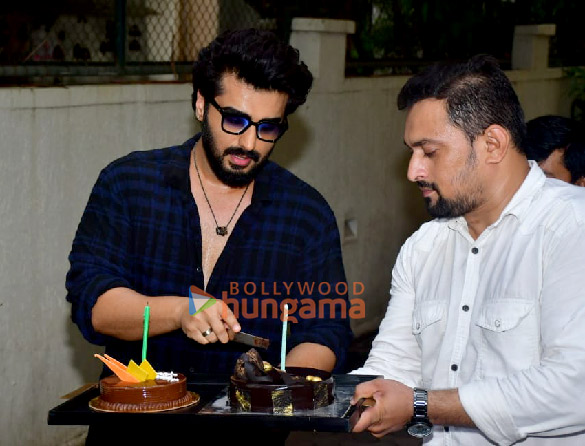 photos arjun kapoor snapped celebrating birthday with fans and media cuts cake 4