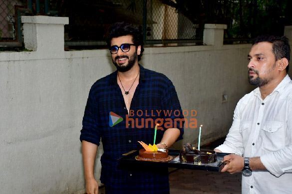 photos arjun kapoor snapped celebrating birthday with fans and media cuts cake 5