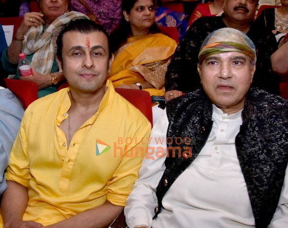 photos asha bhosle sonu nigam sudesh bhosle suresh wadkar and others snapped at the launch of svarsvamini asha 15