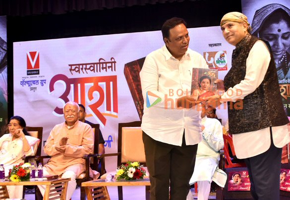 photos asha bhosle sonu nigam sudesh bhosle suresh wadkar and others snapped at the launch of svarsvamini asha 7