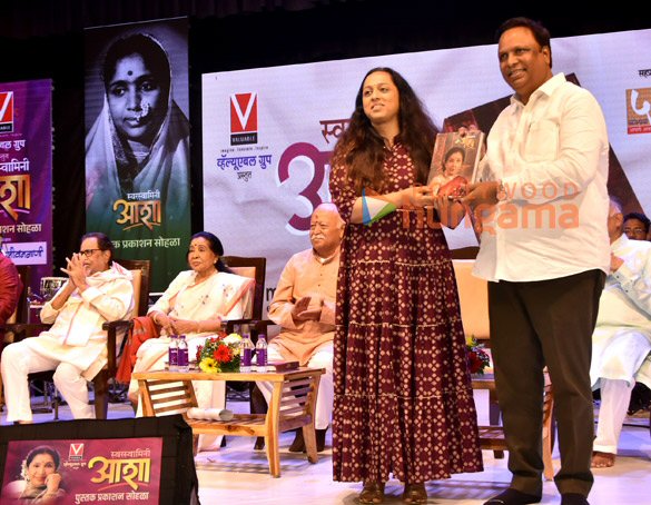 photos asha bhosle sonu nigam sudesh bhosle suresh wadkar and others snapped at the launch of svarsvamini asha 9