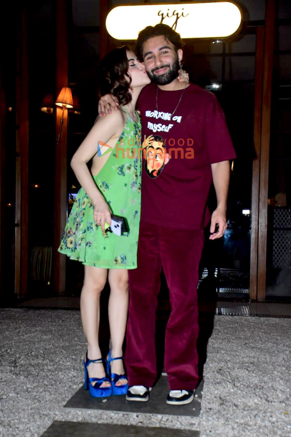 photos bhumi pednekar uorfi javed and others snapped at gigi restaurant in bandra 6