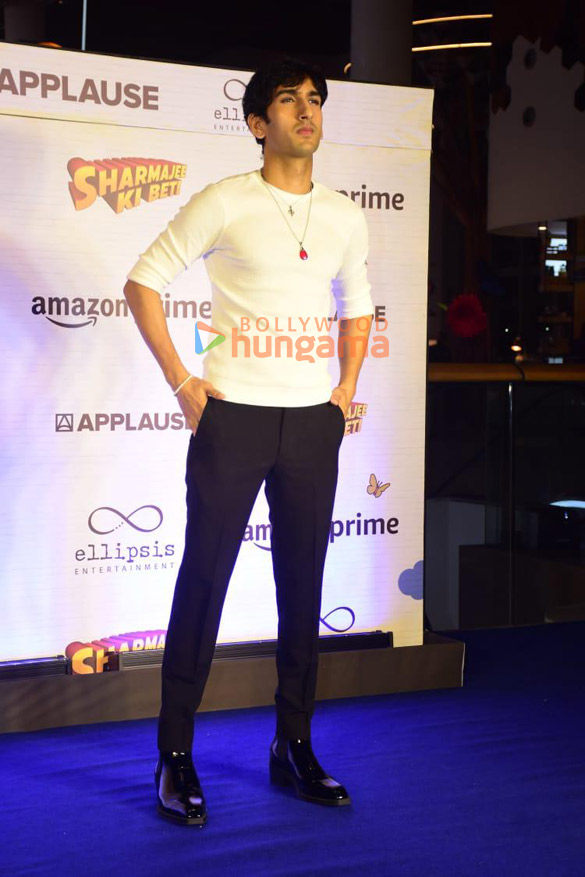 photos celebs grace the premiere of sharmajee ki beti 28 11
