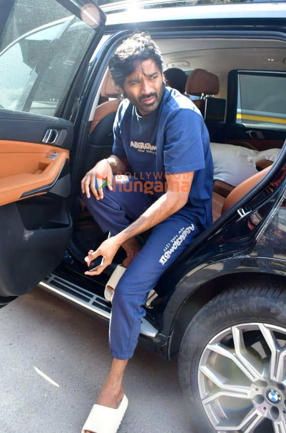 photos dhanush snapped in juhu 2