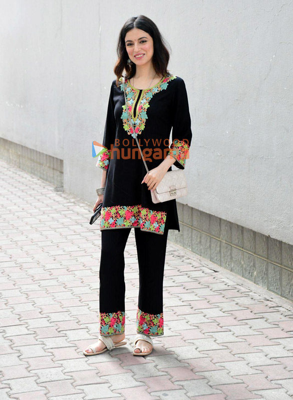 photos divya khossla snapped at the vishesh films office 3
