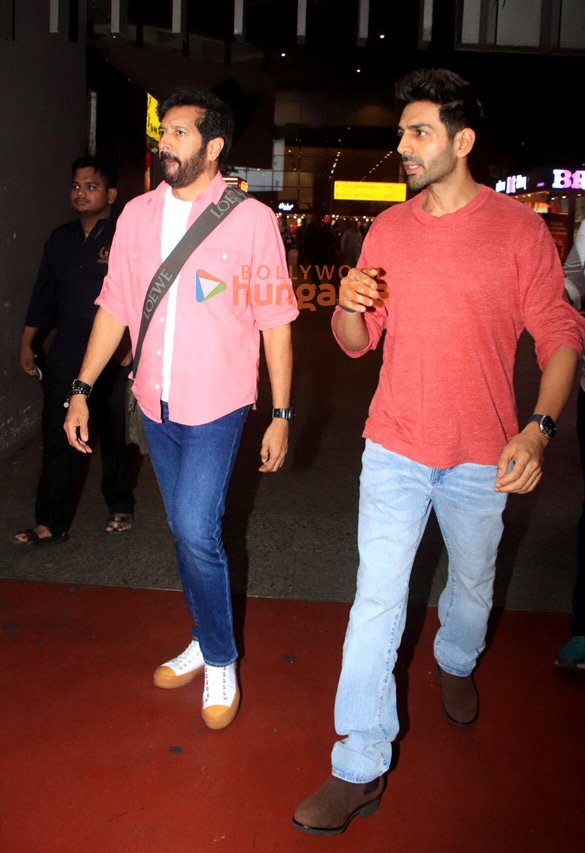 photos kartik aaryan kabir khan raai laxmi and others snapped at the airport 4