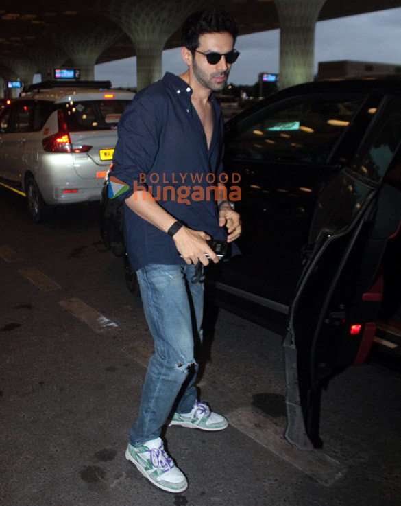 photos kartik aaryan and kabir khan snapped at the airport 3