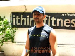 Photos: Kartik Aaryan snapped in Juhu