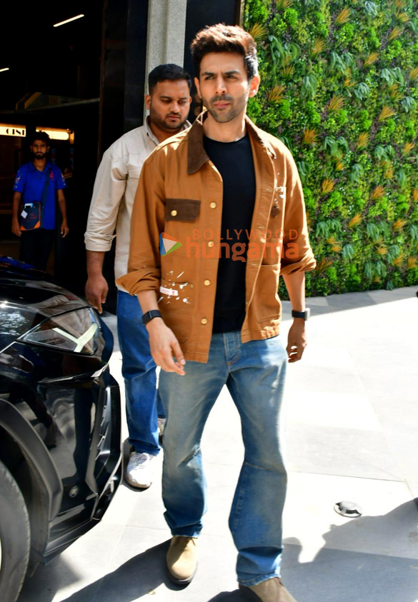 photos kartik aaryan snapped promoting his film chandu champion in juhu 1