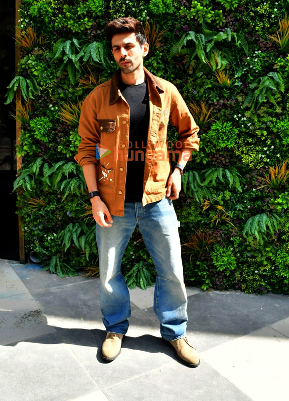 photos kartik aaryan snapped promoting his film chandu champion in juhu 5