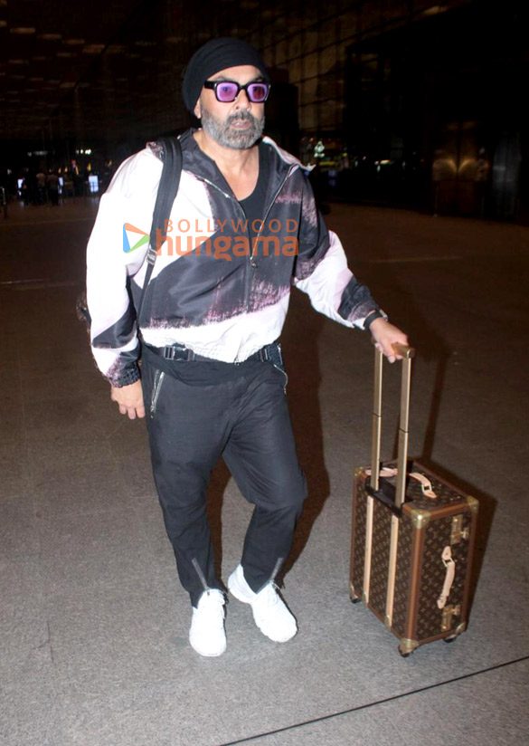 photos katrina kaif and bobby deol snapped at the airport 4
