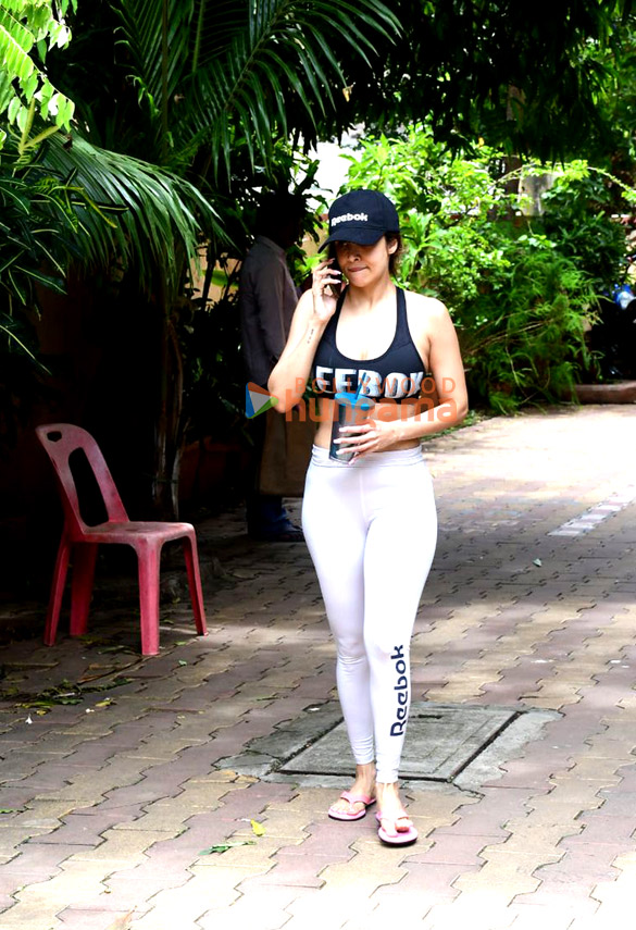 photos malaika arora snapped outside diva yoga in bandra 3 73