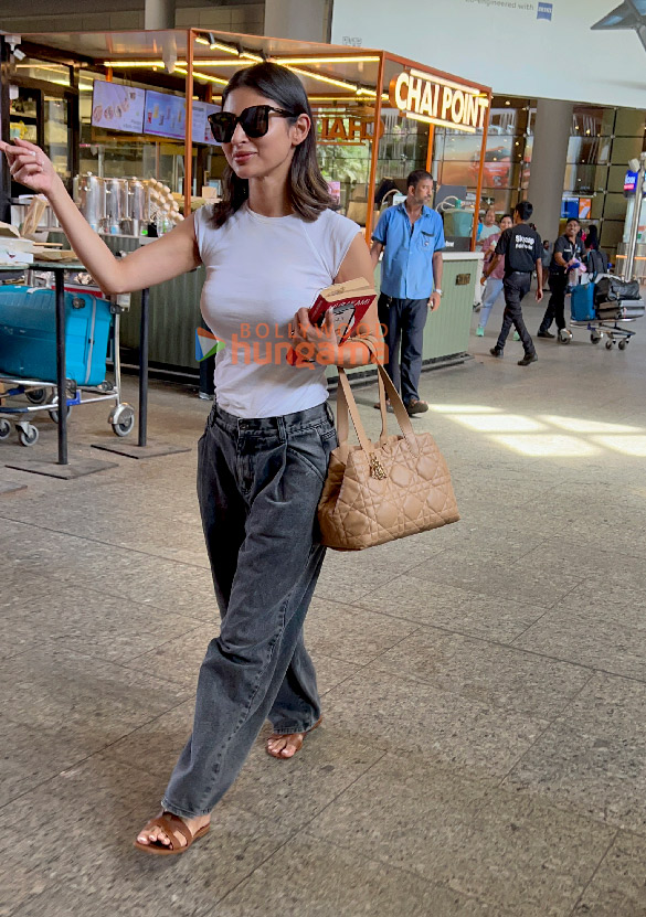 photos mouni roy and manoj bajpayee snapped at the airport 1