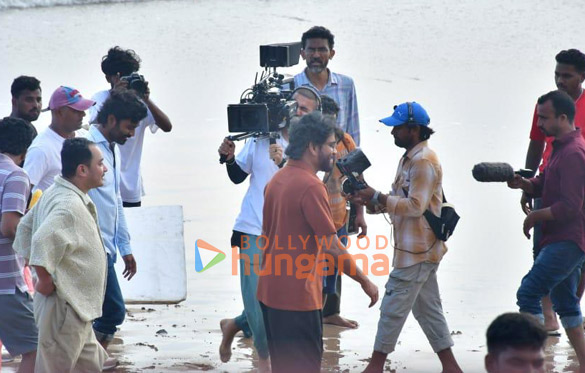 photos nagarjuna and dhanush spotted on location for a shoot 3