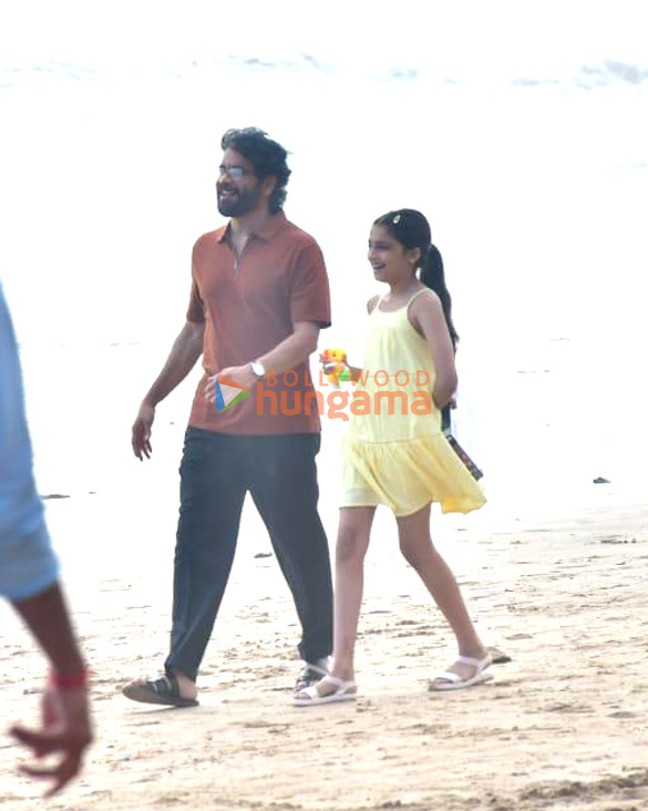 photos nagarjuna and dhanush spotted on location for a shoot 4