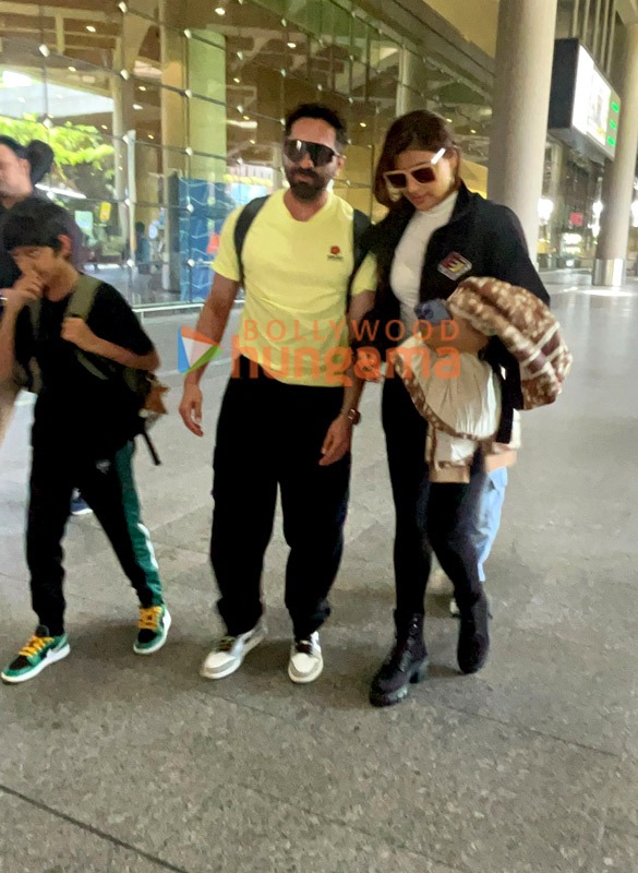 photos ranveer singh deepika padukone and ibrahim ali khan snapped at the airport 14