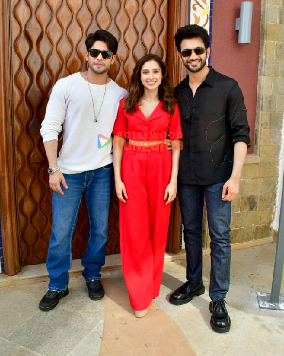Photos: Rohit Saraf, Pashmina Roshan and Jibraan Khan snapped promoting Ishq Vishk Rebound