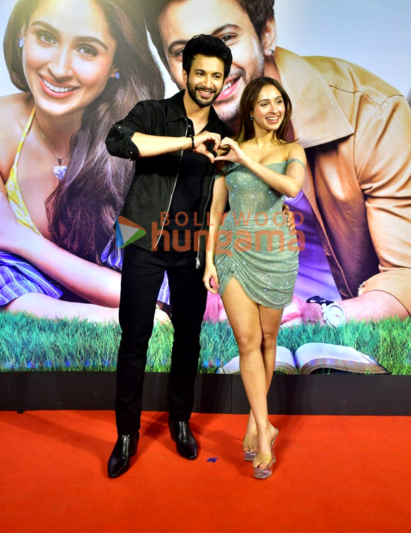 photos saba azad rohit saraf jibraan khan pashmina roshan and others grace the premiere of ishq vishk rebound 7