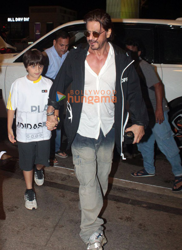 photos shah rukh khan abram khan ranveer singh and deepika padukone snapped at the airport 2