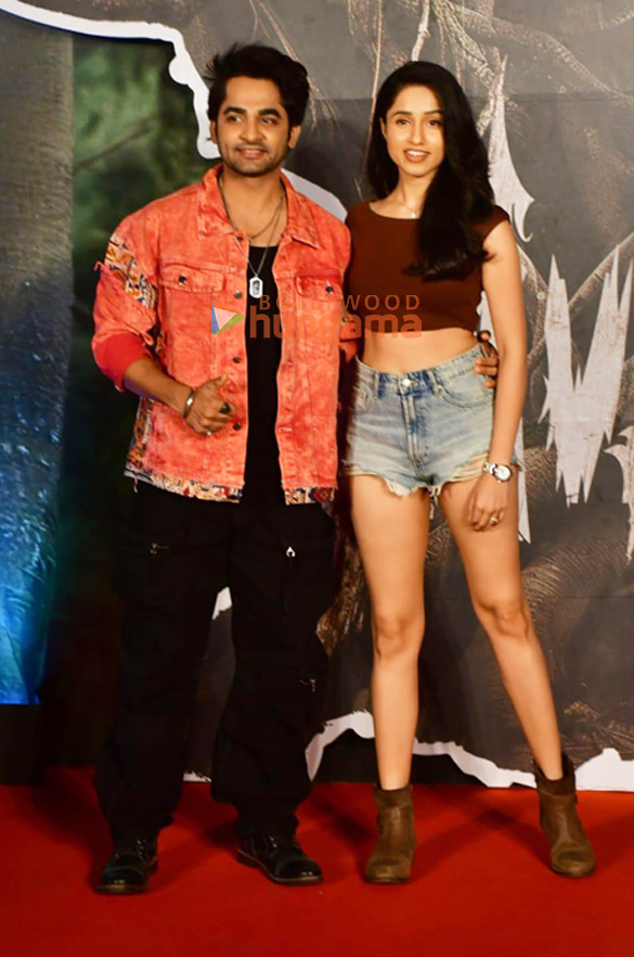 photos shraddha kapoor kriti sanon and others grace the premiere of munjya 15