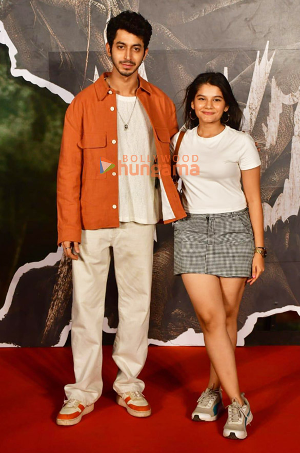 photos shraddha kapoor kriti sanon and others grace the premiere of munjya 21
