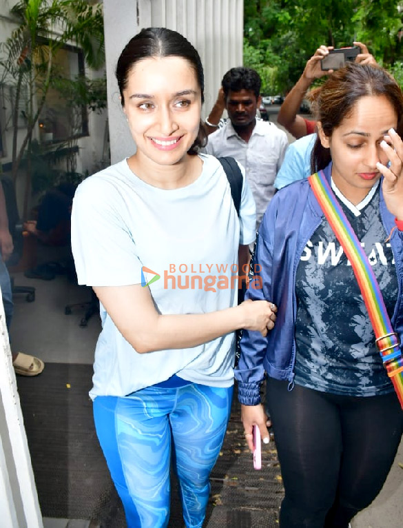 Photos: Shraddha Kapoor snapped in Juhu Photos: Shraddha Kapoor snapped in Juhu