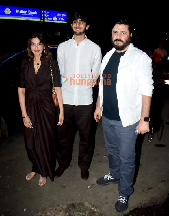 photos sonali bendre snapped with family in bandra 3