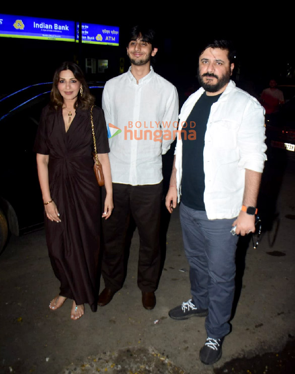 photos sonali bendre snapped with family in bandra 4