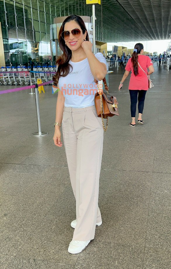 Photos: Sophie Choudry, Ankita Lokhande and Anupam Kher snapped at the airport Photos: Sophie Choudry, Ankita Lokhande and Anupam Kher snapped at the airport