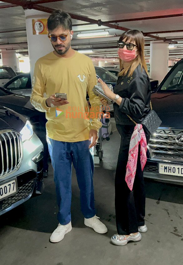 photos sophie choudry ankita lokhande and anupam kher snapped at the airport 4