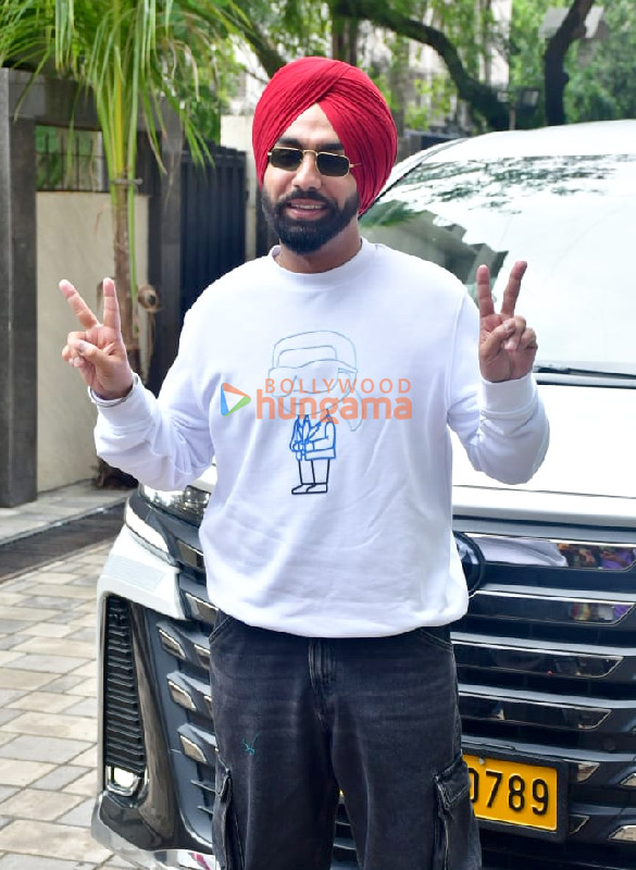 photos vaani kapoor and ammy virk snapped outside t series office in andheri 4
