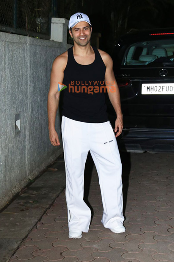 Photos: Varun Dhawan, Janhvi Kapoor and others were snapped at Arjun Kapoor’s birthday bash at his residence | Parties & Events