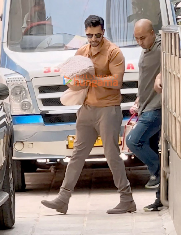 Photos: Varun Dhawan and Natasha Dalal return home from hospital in Khar Photos: Varun Dhawan and Natasha Dalal return home from hospital in Khar