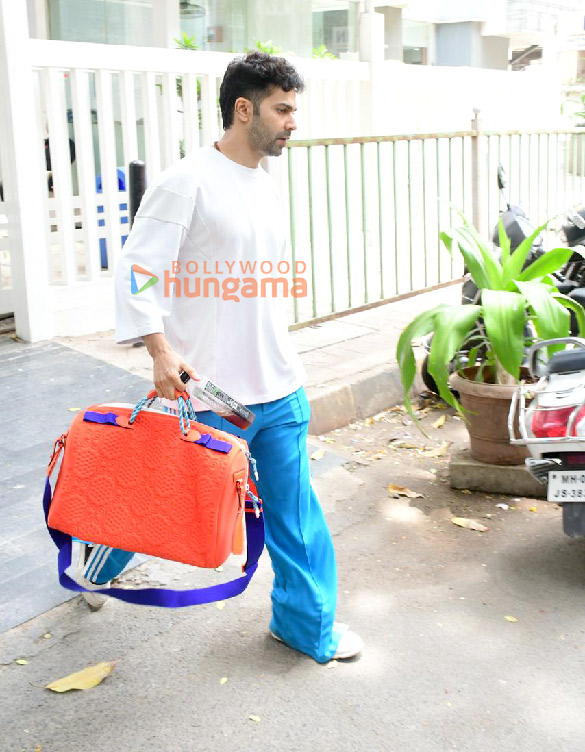 photos varun dhawan leaves for hinduja hospital in bandra 1