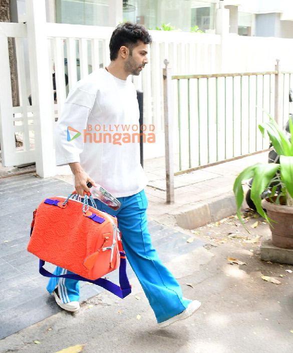 photos varun dhawan leaves for hinduja hospital in bandra 4