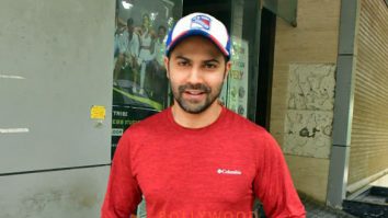 Photos: Varun Dhawan snapped in Juhu