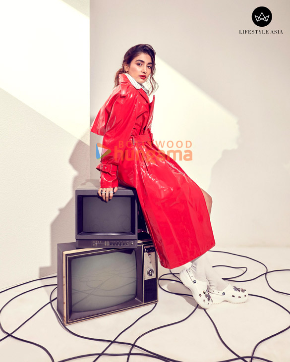 pooja hegde 4 114