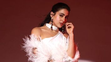 Sara Ali Khan brings elegance in a white cut-out dress paired with a luxurious fur-enrich cape Sara Ali Khan brings elegance in a white cut-out dress paired with a luxurious fur-enrich cape