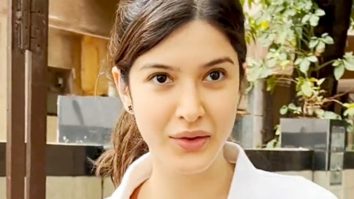 Shanaya Kapoor flashes a cute smile for paps as she gets clicked