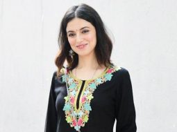 So beautiful! Divya Khossla poses for paps in a black outfit